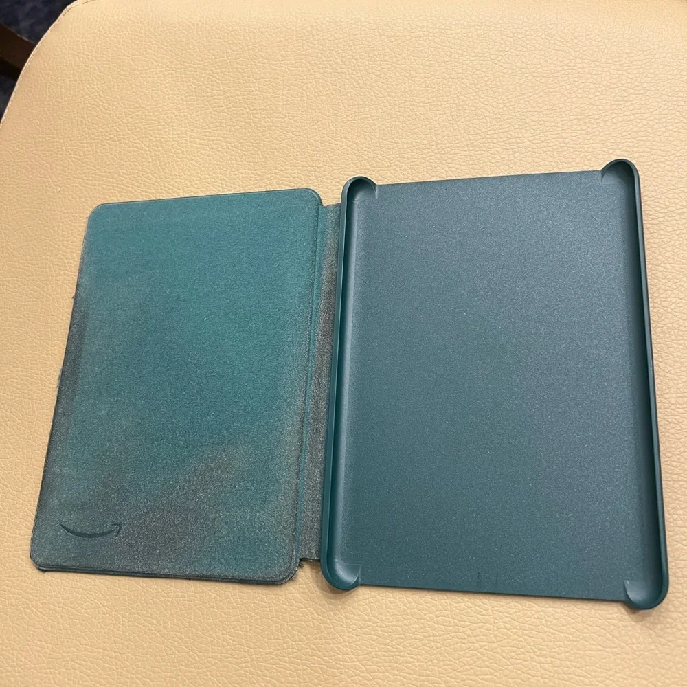 Amazon Kindle Cover. 2022 & 2024 Only..
